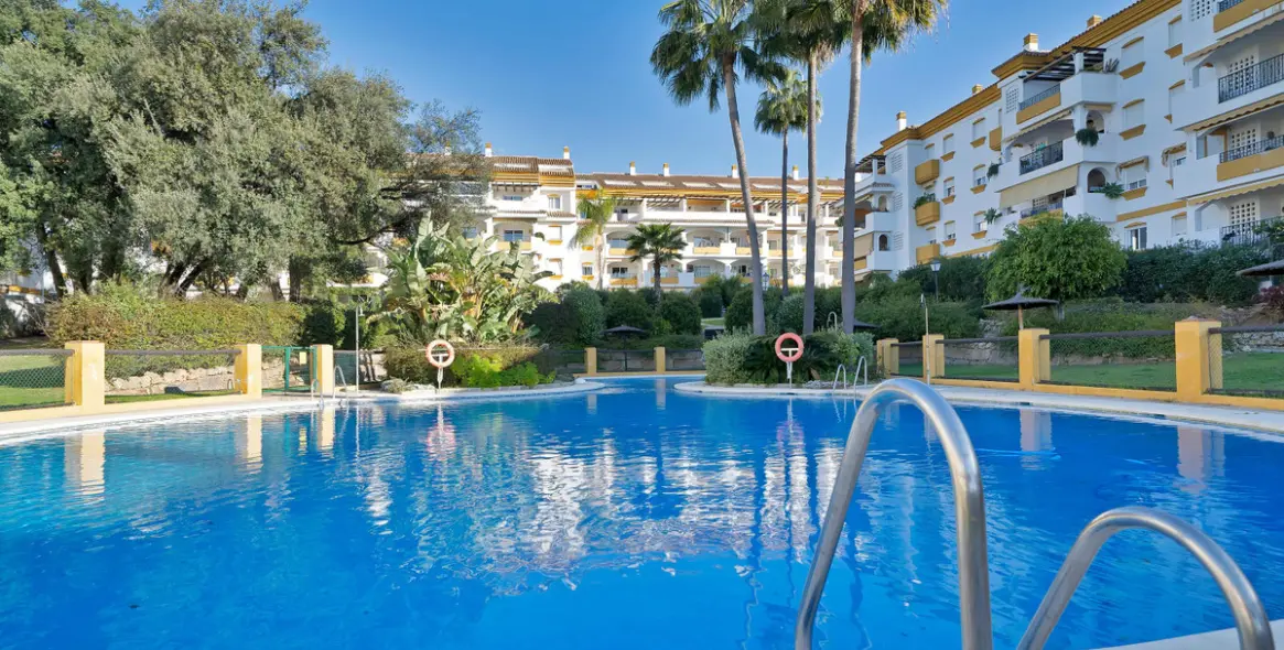 Sale of middle floor apartment in Marbella 26