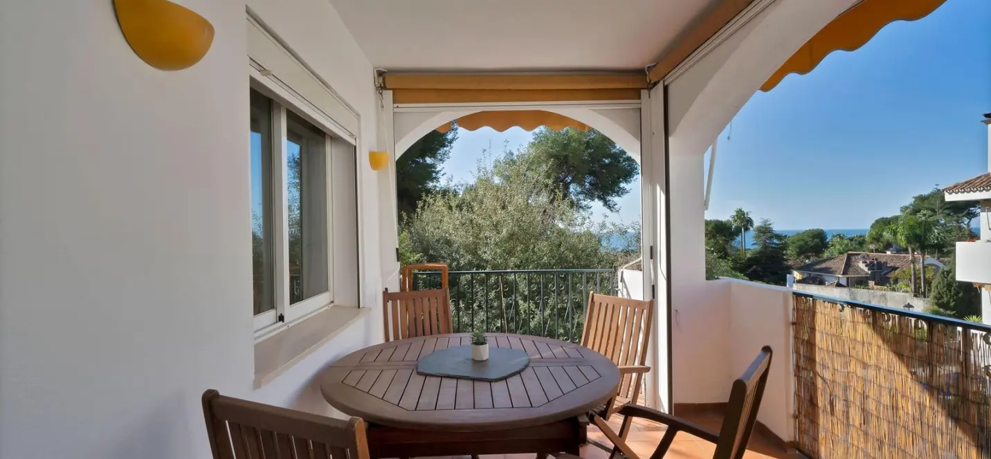 Sale of middle floor apartment in Marbella 0