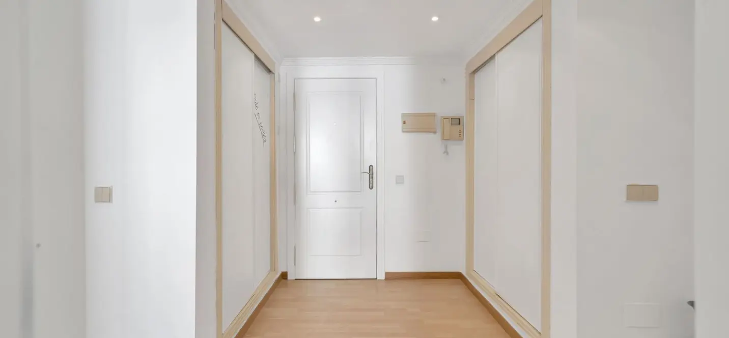 Sale of middle floor apartment in Marbella 1