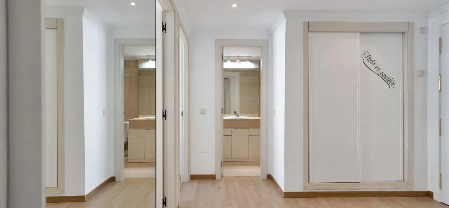 Sale of middle floor apartment in Marbella 2