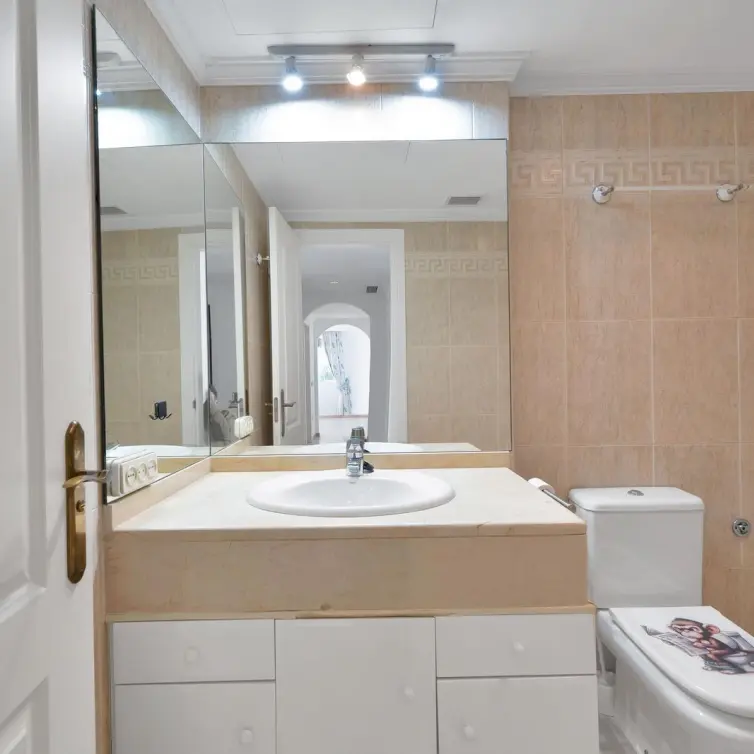 Sale of middle floor apartment in Marbella
