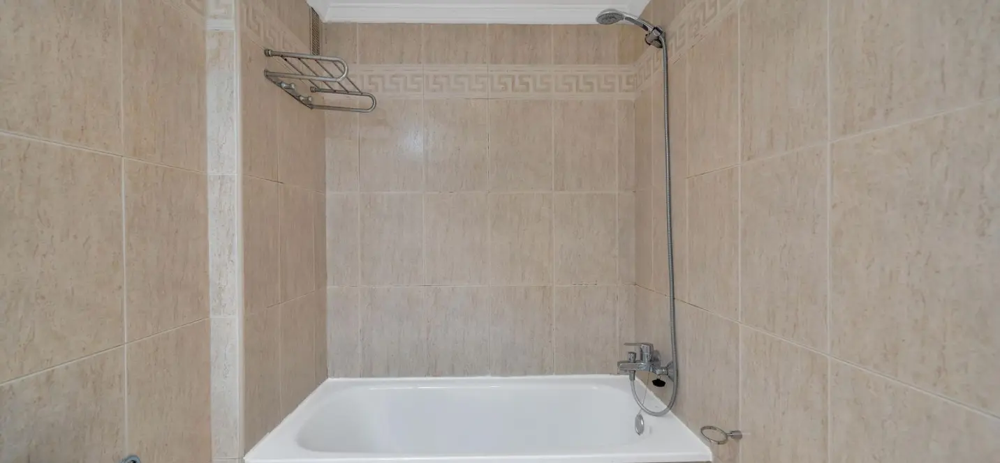 Sale of middle floor apartment in Marbella 4