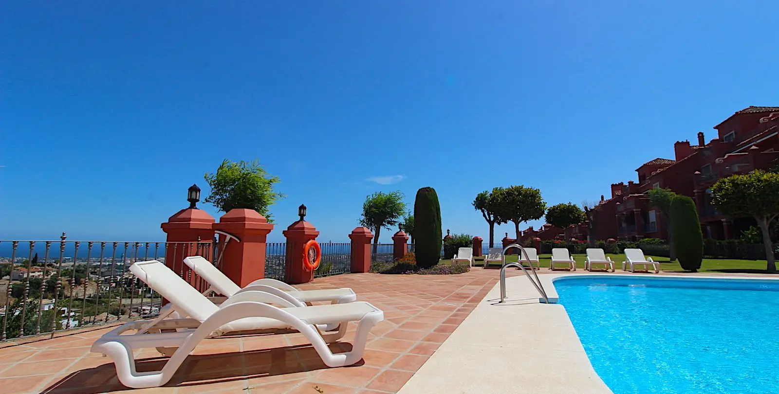 Sale of ground floor apartment in Monte Halcones 18