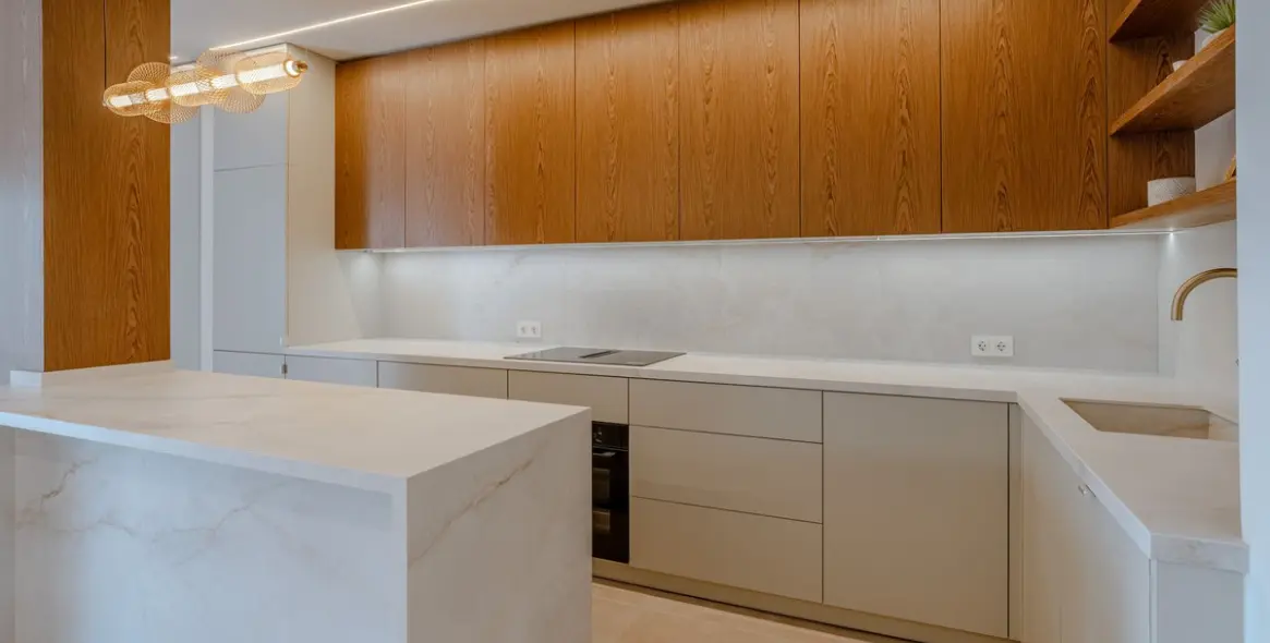 Venta de apartamento en planta media en Nueva Andalucía 1