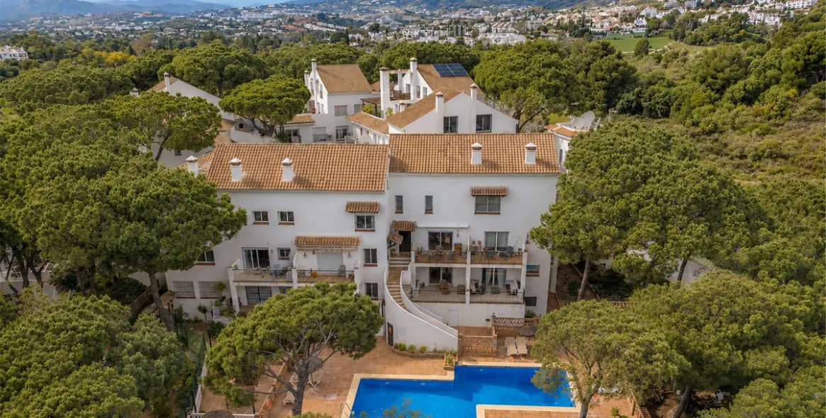 Venta de apartamento en planta media en Nueva Andalucía 39