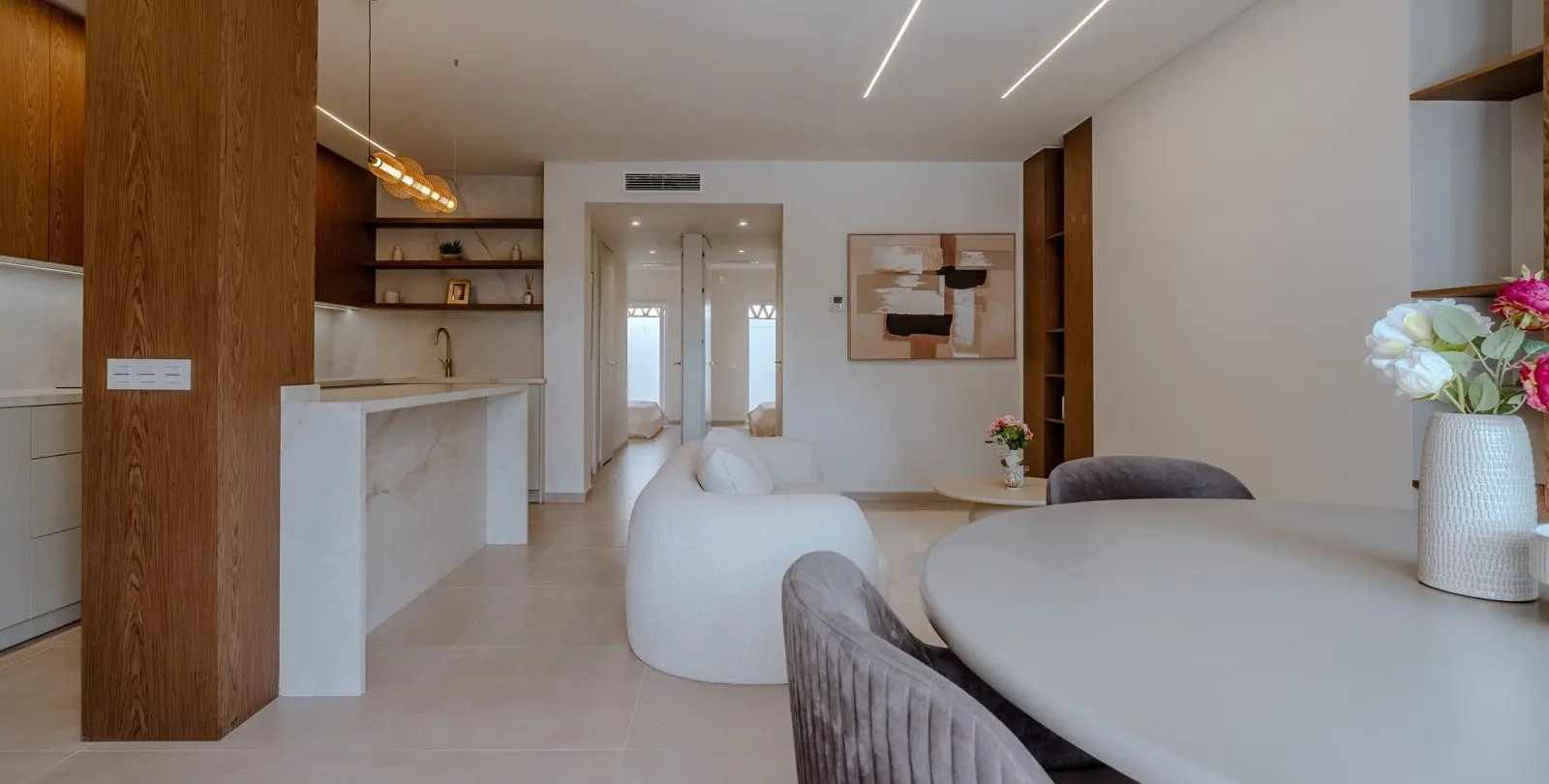 Sale of middle floor apartment in Nueva Andalucía 2