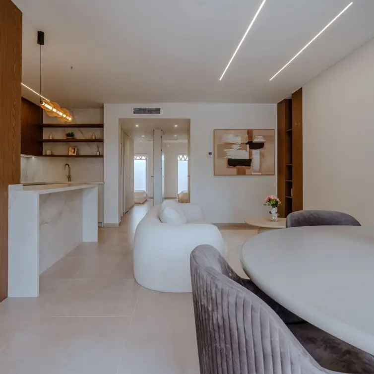 Sale of middle floor apartment in Nueva Andalucía