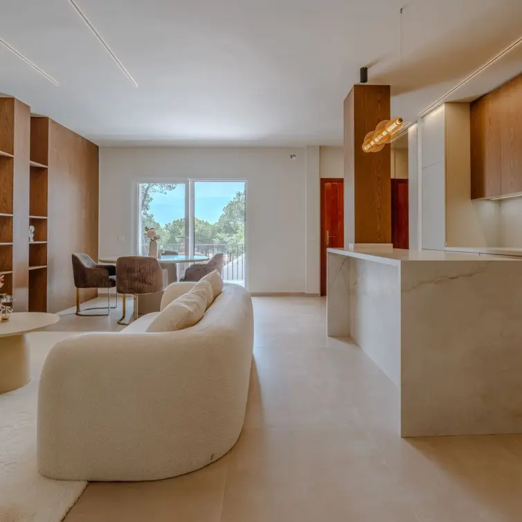 Sale of middle floor apartment in Nueva Andalucía