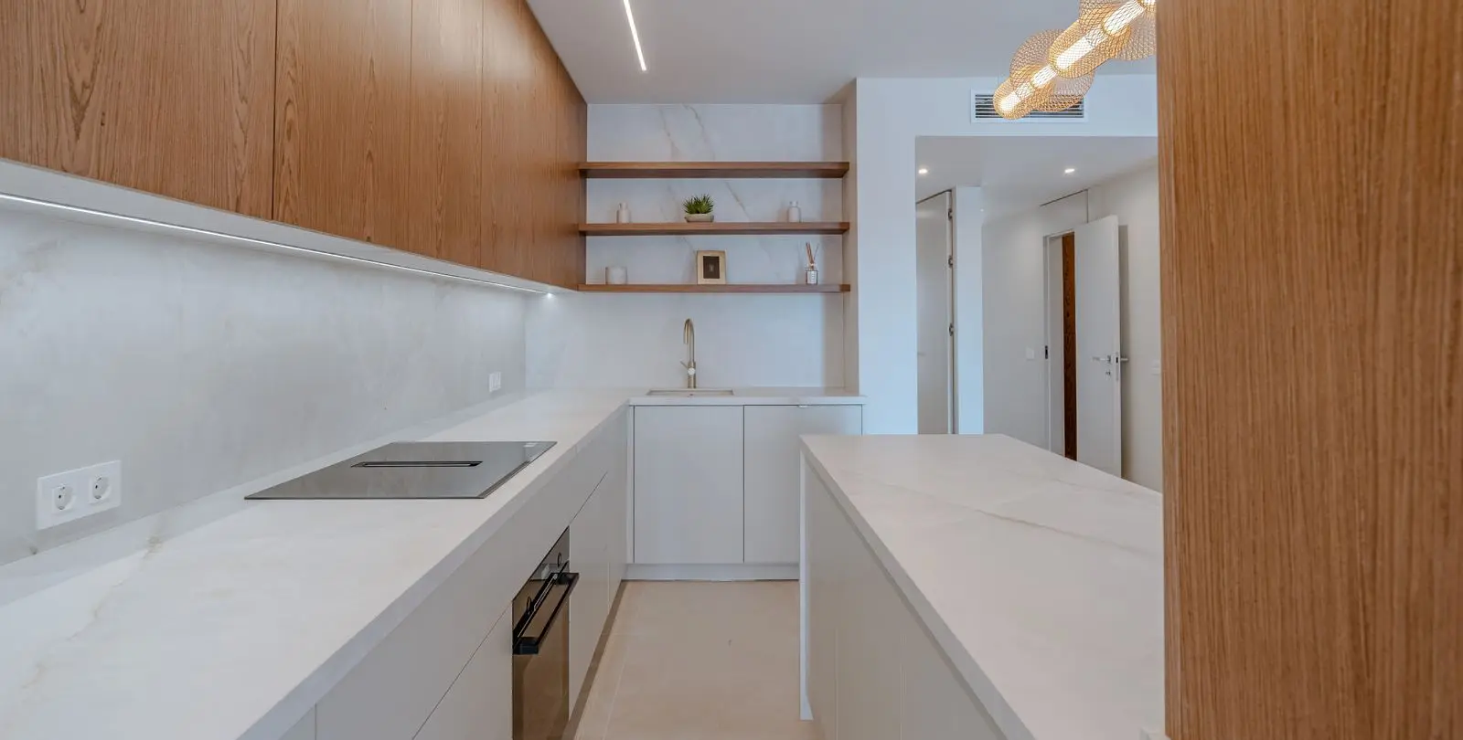 Sale of middle floor apartment in Nueva Andalucía 12