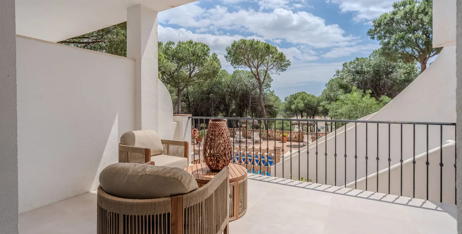 Sale of middle floor apartment in Nueva Andalucía 29