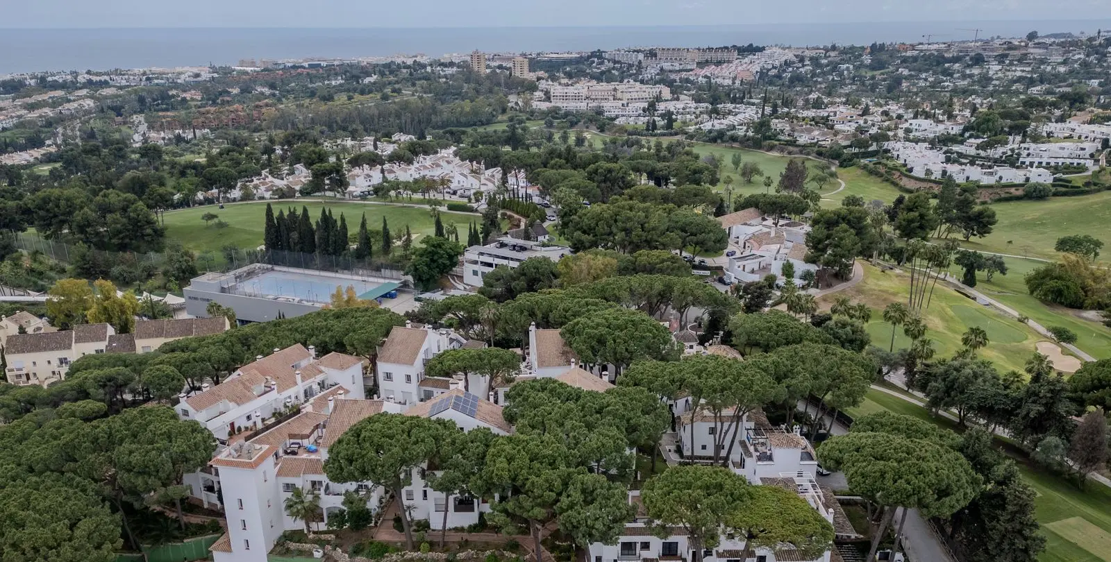 Sale of middle floor apartment in Nueva Andalucía 30