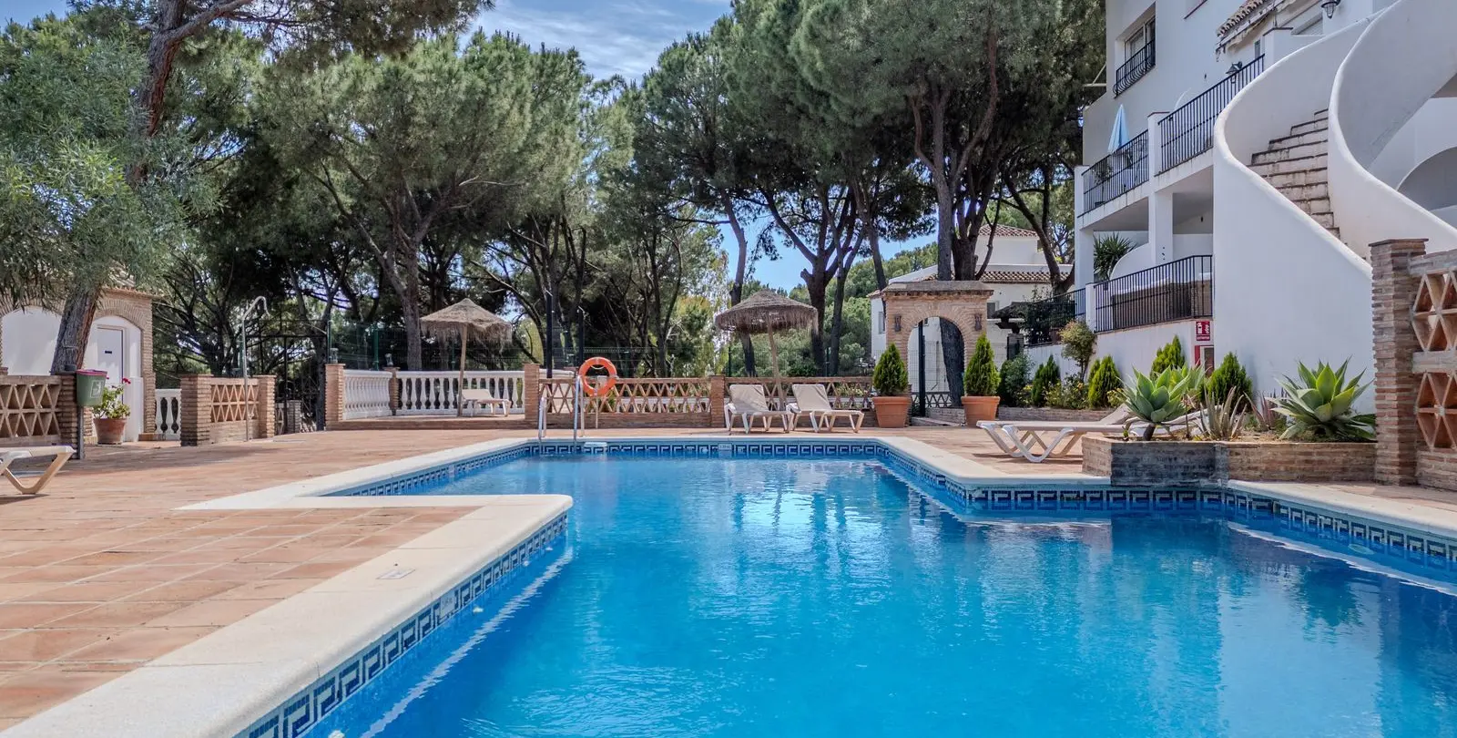 Sale of middle floor apartment in Nueva Andalucía 31