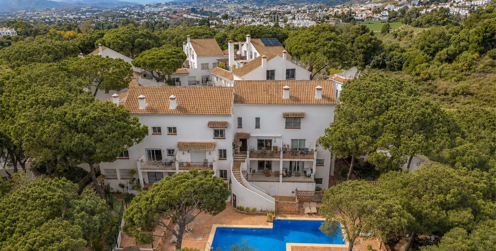 Sale of middle floor apartment in Nueva Andalucía 34