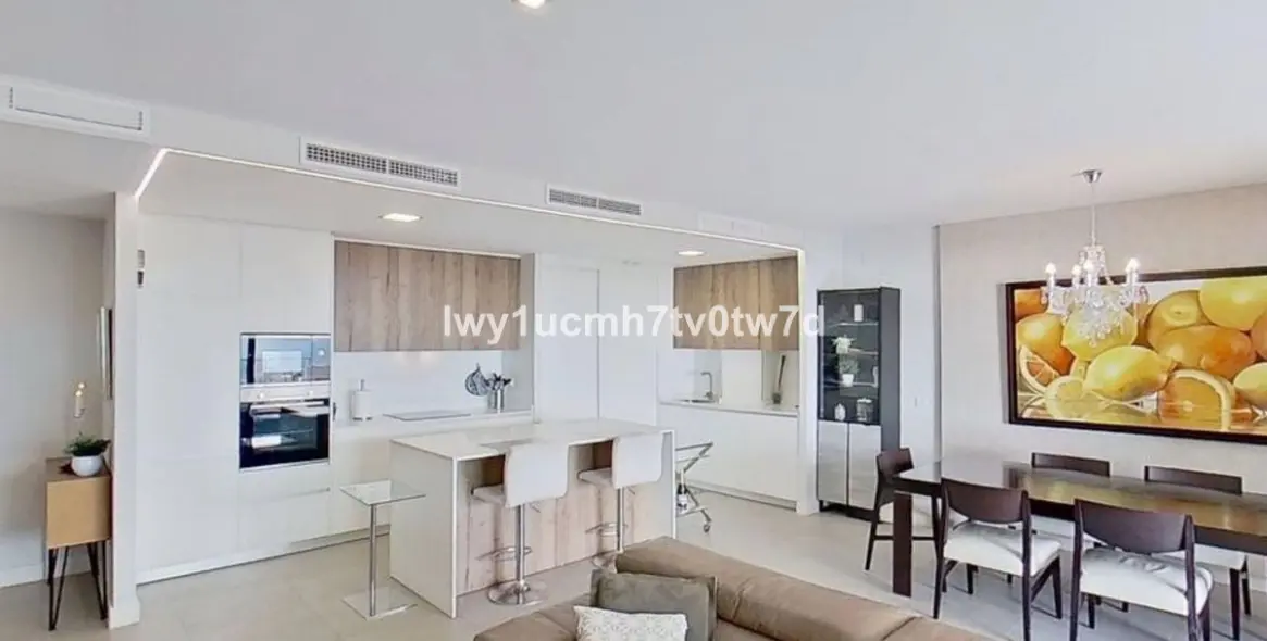 Sale of middle floor apartment in Arroyo de la Miel 1