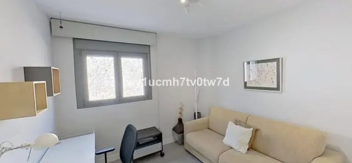 Sale of middle floor apartment in Arroyo de la Miel 1