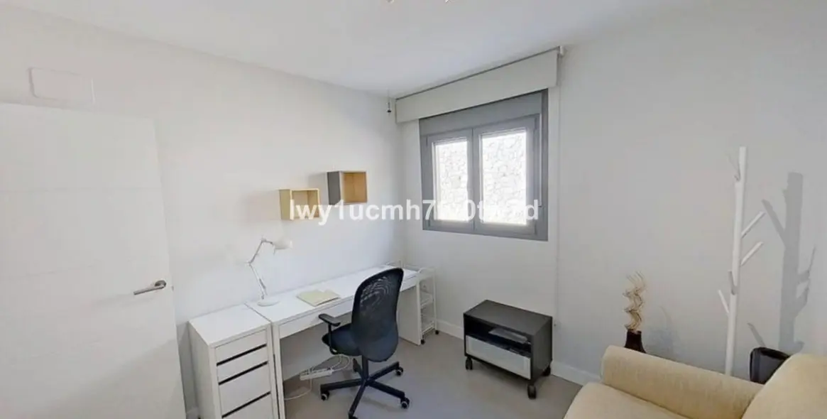 Sale of middle floor apartment in Arroyo de la Miel 3