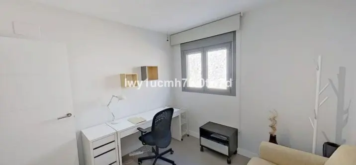 Sale of middle floor apartment in Arroyo de la Miel 2