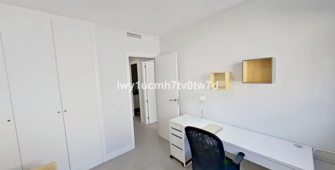 Sale of middle floor apartment in Arroyo de la Miel 5