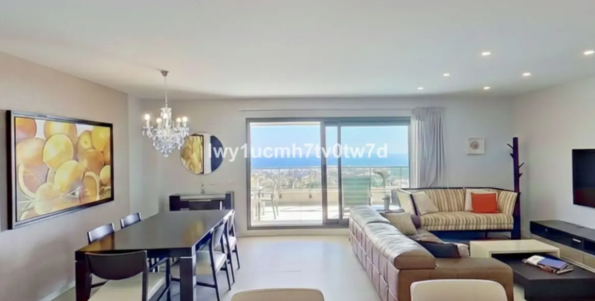 Sale of middle floor apartment in Arroyo de la Miel 7