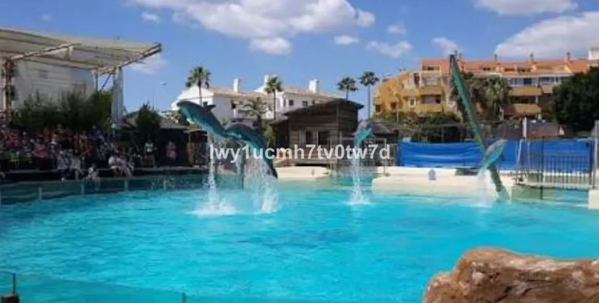 Sale of middle floor apartment in Arroyo de la Miel 8