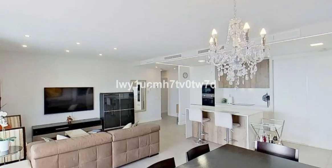 Sale of middle floor apartment in Arroyo de la Miel 12