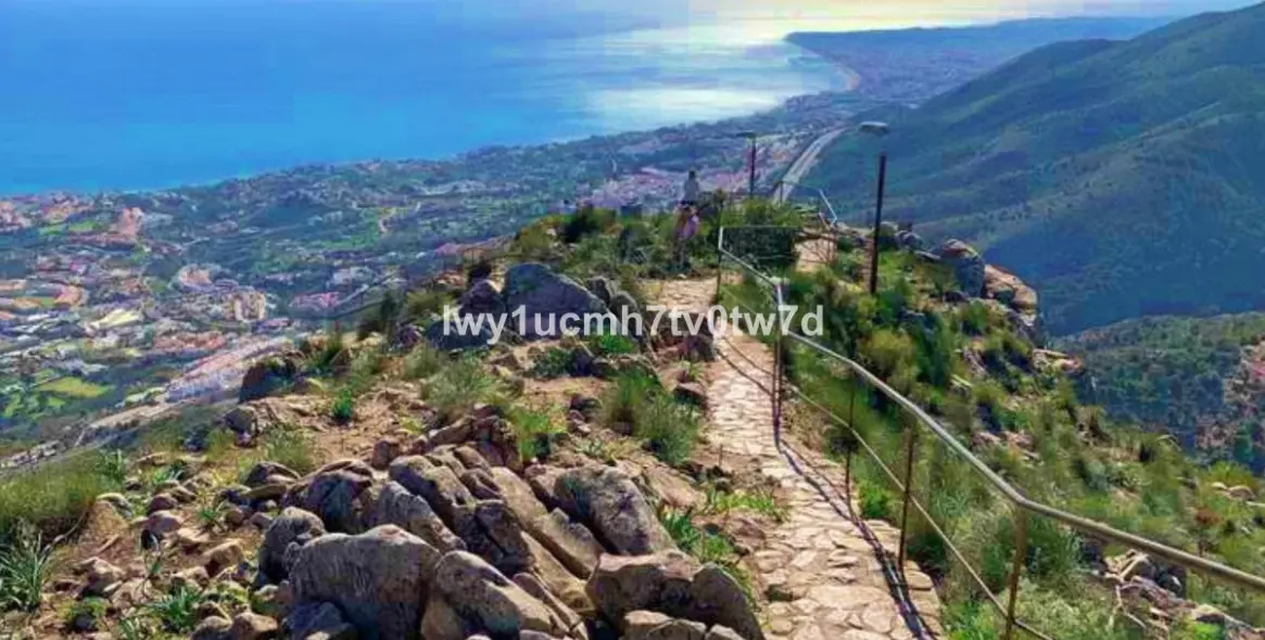Sale of middle floor apartment in Arroyo de la Miel 15
