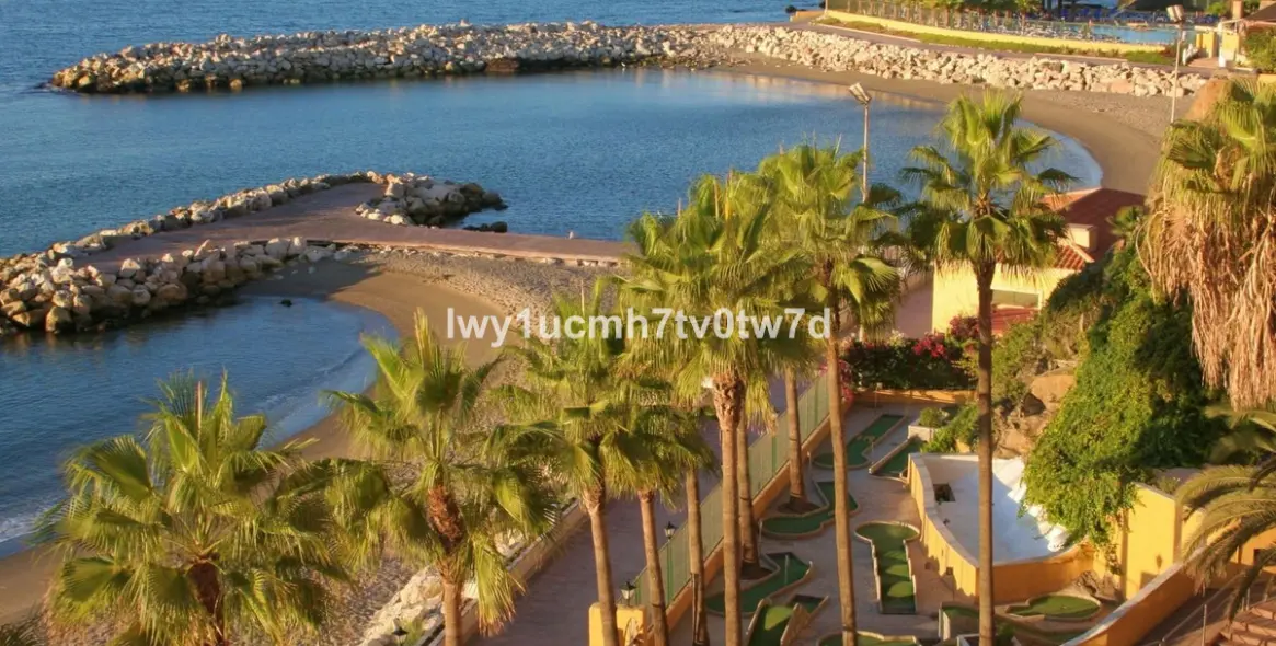 Sale of middle floor apartment in Arroyo de la Miel 20