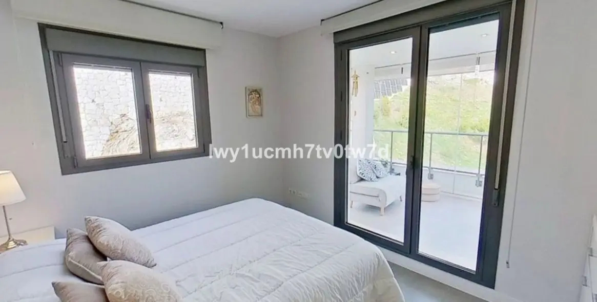 Sale of middle floor apartment in Arroyo de la Miel 23