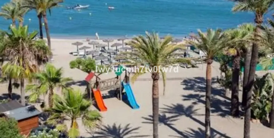 Sale of middle floor apartment in Arroyo de la Miel 24