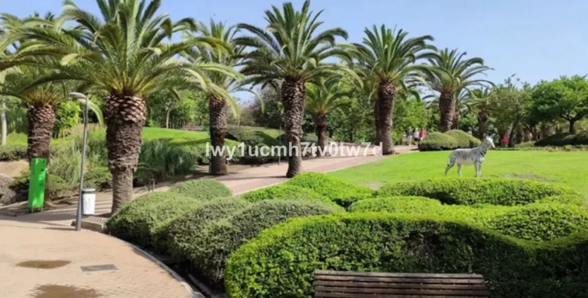 Sale of middle floor apartment in Arroyo de la Miel 25