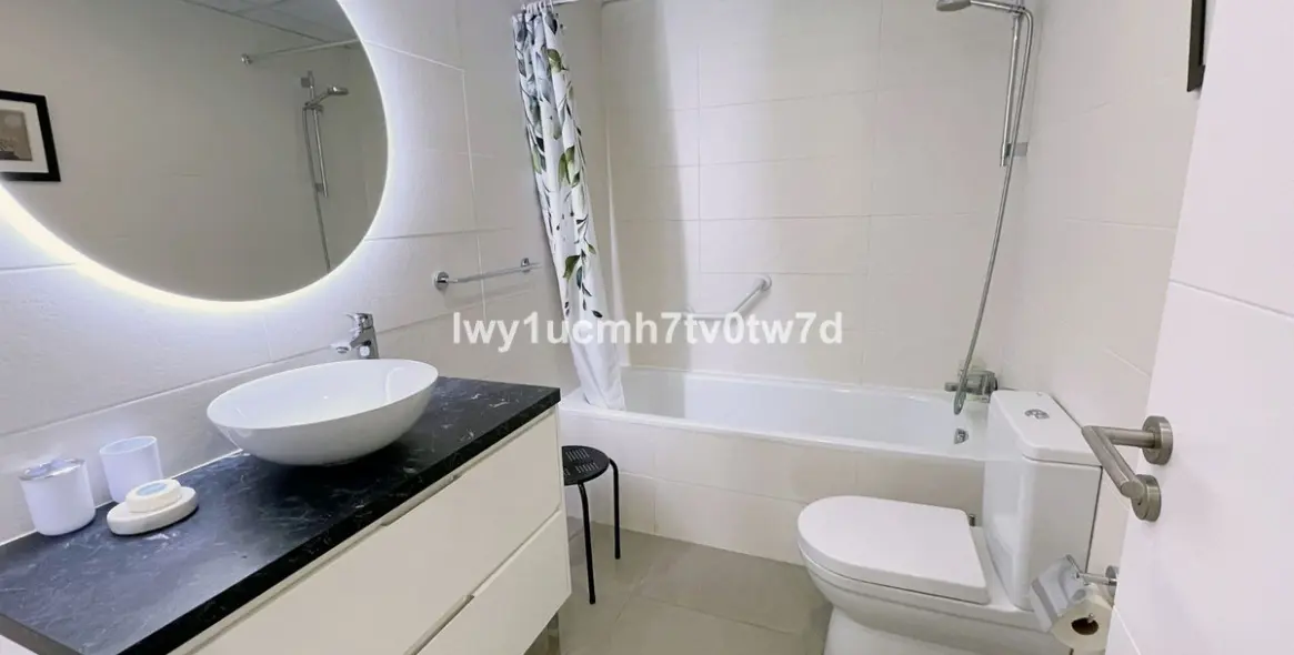 Sale of middle floor apartment in Arroyo de la Miel 26