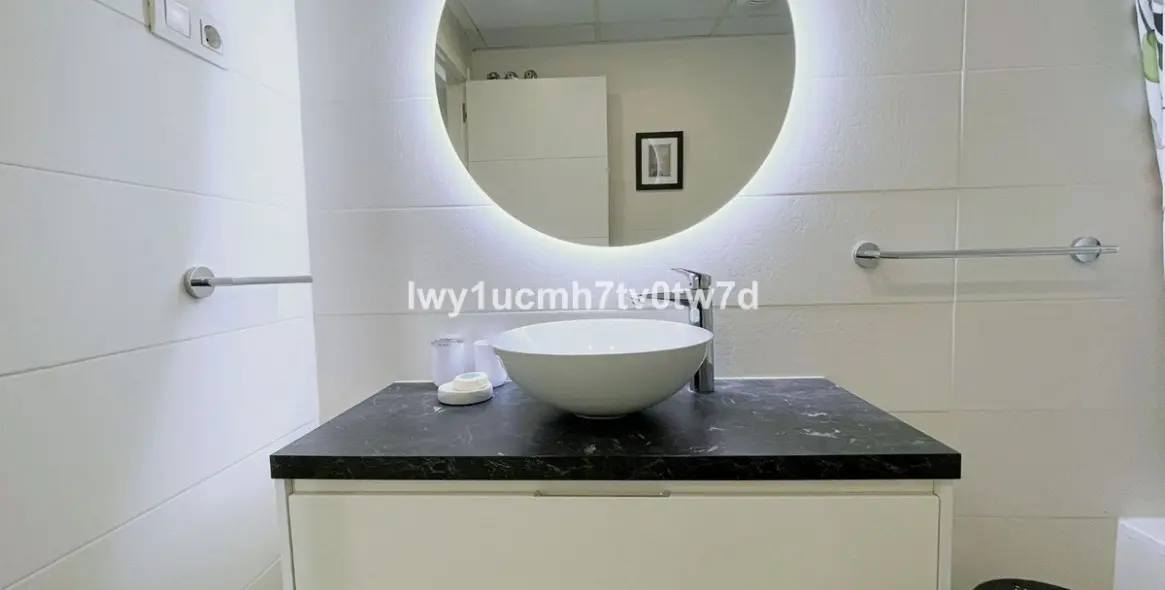 Sale of middle floor apartment in Arroyo de la Miel 27