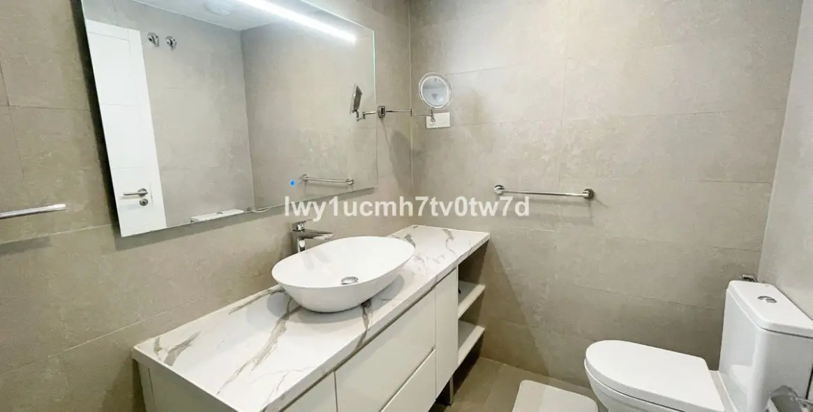 Sale of middle floor apartment in Arroyo de la Miel 31