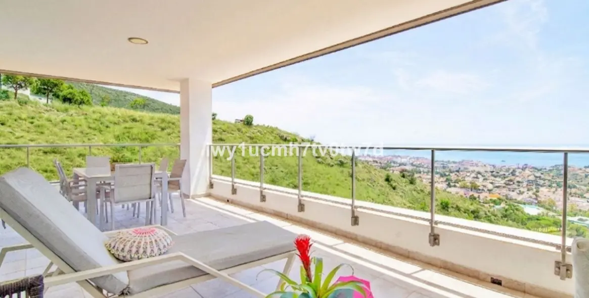 Sale of middle floor apartment in Arroyo de la Miel 33