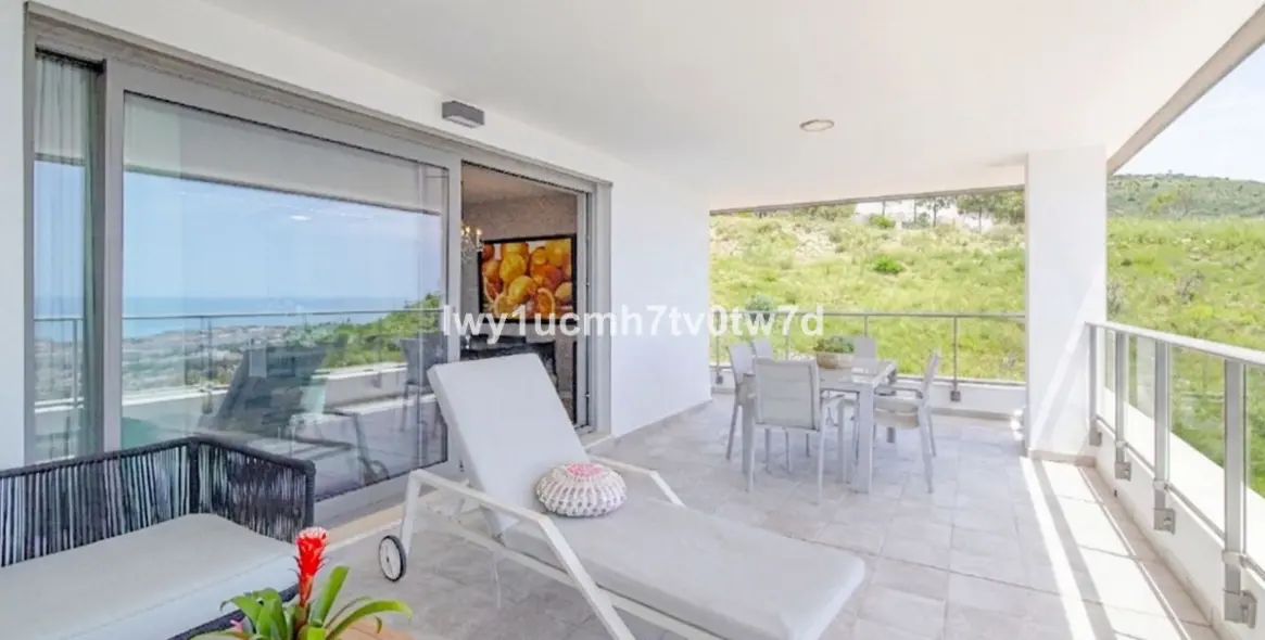Sale of middle floor apartment in Arroyo de la Miel 36