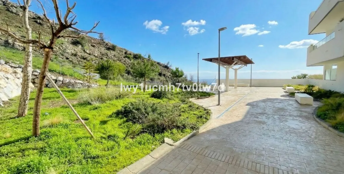 Sale of middle floor apartment in Arroyo de la Miel 52