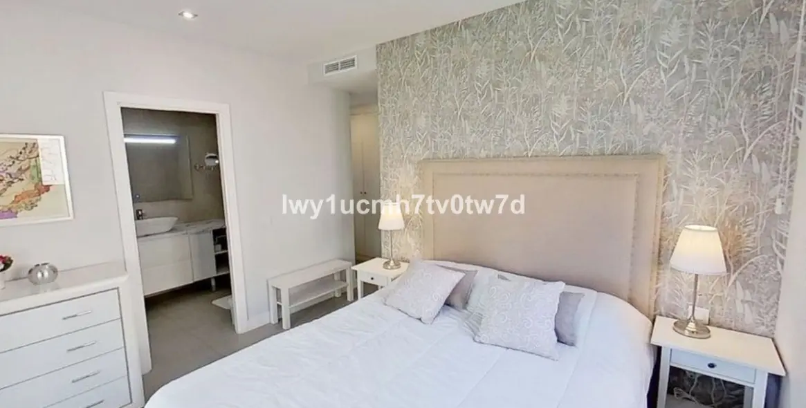 Sale of middle floor apartment in Arroyo de la Miel 61
