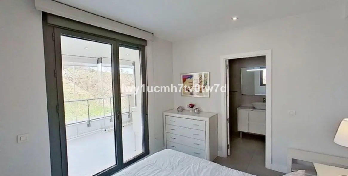 Sale of middle floor apartment in Arroyo de la Miel 68