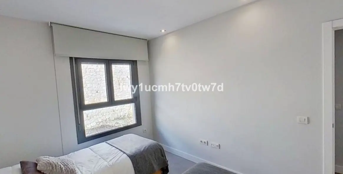 Sale of middle floor apartment in Arroyo de la Miel 73