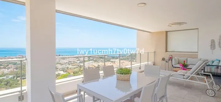 Sale of middle floor apartment in Arroyo de la Miel 0