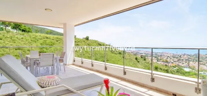 Sale of middle floor apartment in Arroyo de la Miel 1