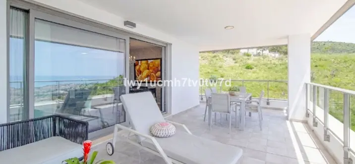 Sale of middle floor apartment in Arroyo de la Miel 2
