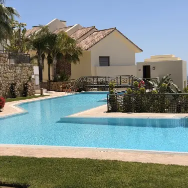 Продажа апартаментов на первом этаже в Altos de los Monteros