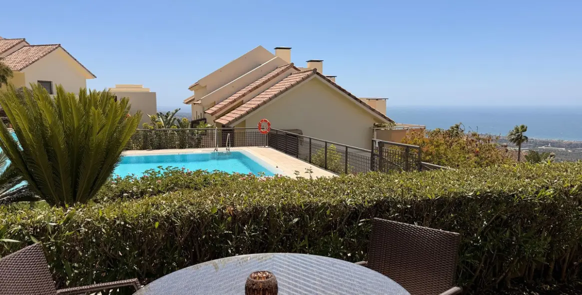 Продажа апартаментов на первом этаже в Altos de los Monteros 4