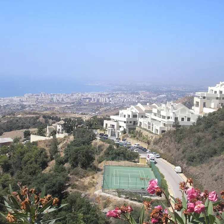 Продажа апартаментов на первом этаже в Altos de los Monteros