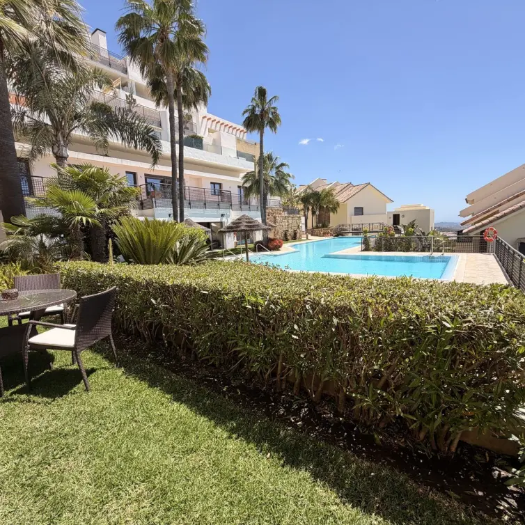 Продажа апартаментов на первом этаже в Altos de los Monteros