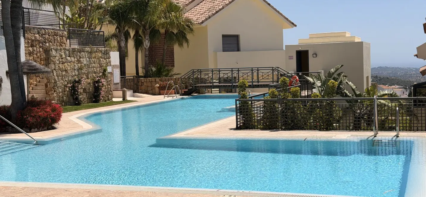 Продажа апартаментов на первом этаже в Altos de los Monteros 2