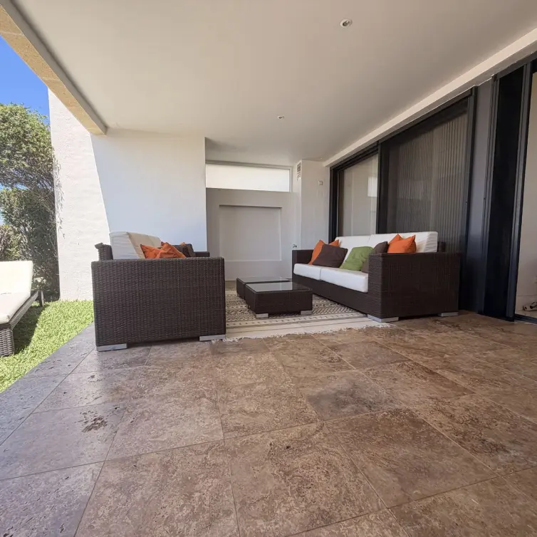 Продажа апартаментов на первом этаже в Altos de los Monteros