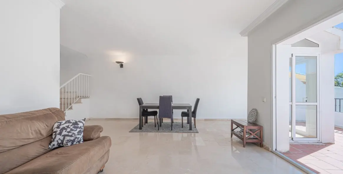 Venta de adosado en La Quinta 15