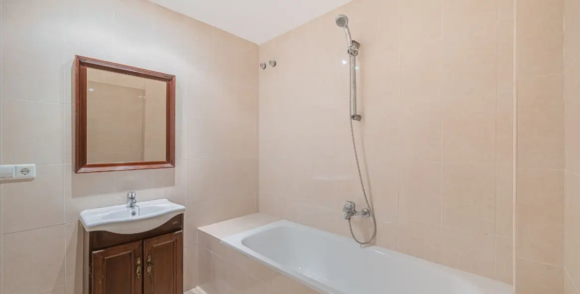 Venta de adosado en La Quinta 23